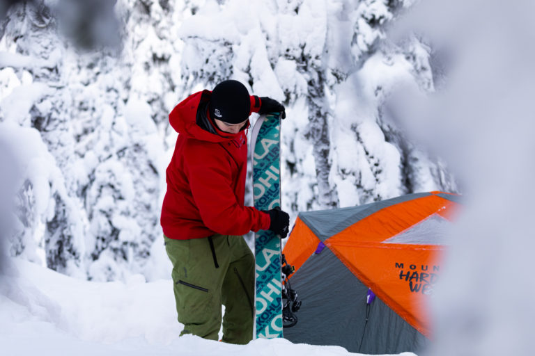 Read more about the article How to choose the best glove liners for backcountry skiing