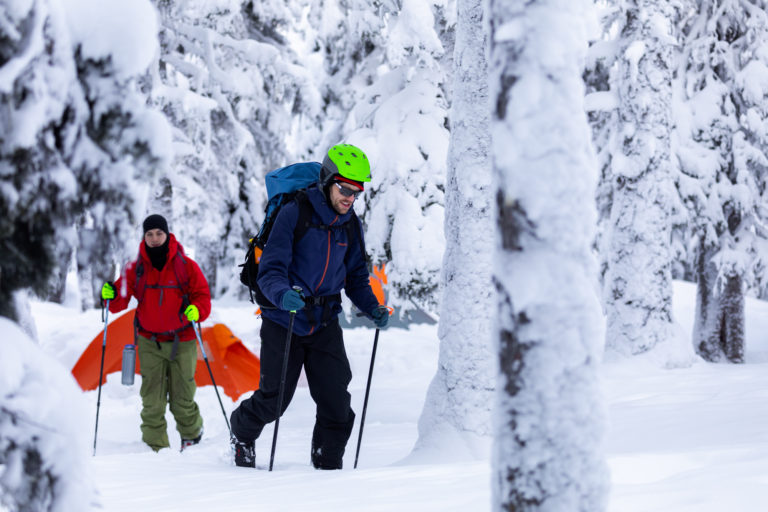 Read more about the article Keeping your hands warm and dry all day ski touring